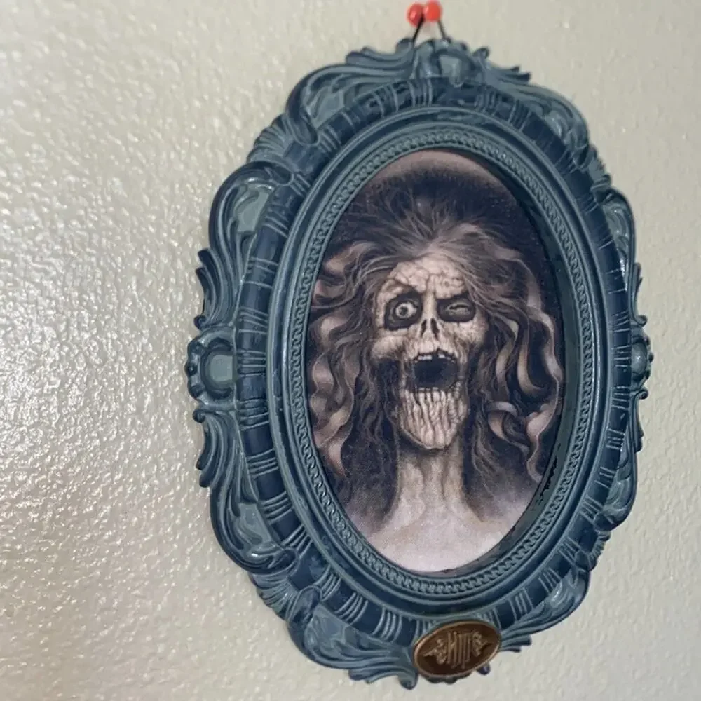 Spirit Halloween Haunted Mansion Old Woman Ghoul Portrait Wall Frame‎ Ghost Sign